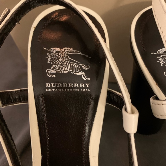 Burberry White Sandals - size 38 - Picture 4 of 11
